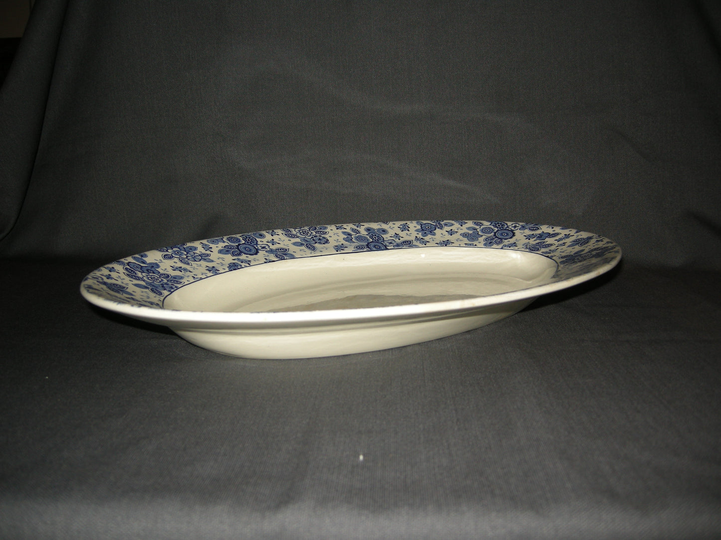 Societe Ceramique Beatrix vleesschaal 41,5 cm. met lichte verkleuring