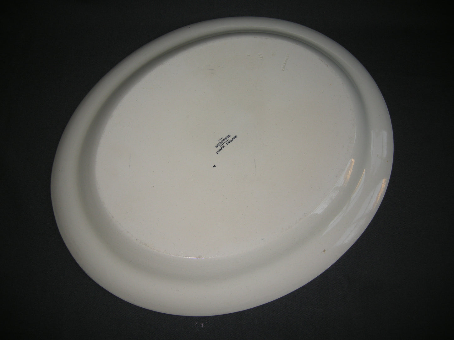 Wedgwood Moustiers vleesschaal 42,5 x 35,5 cm. meer verkleuring