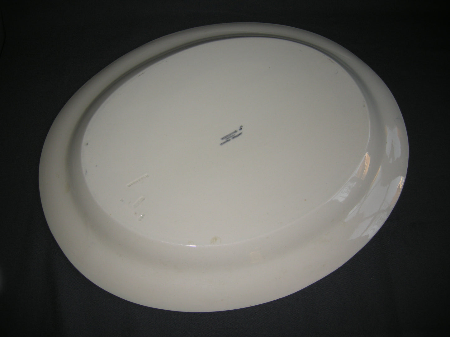 Wedgwood Moustiers vleesschaal 47 x 39 cm.