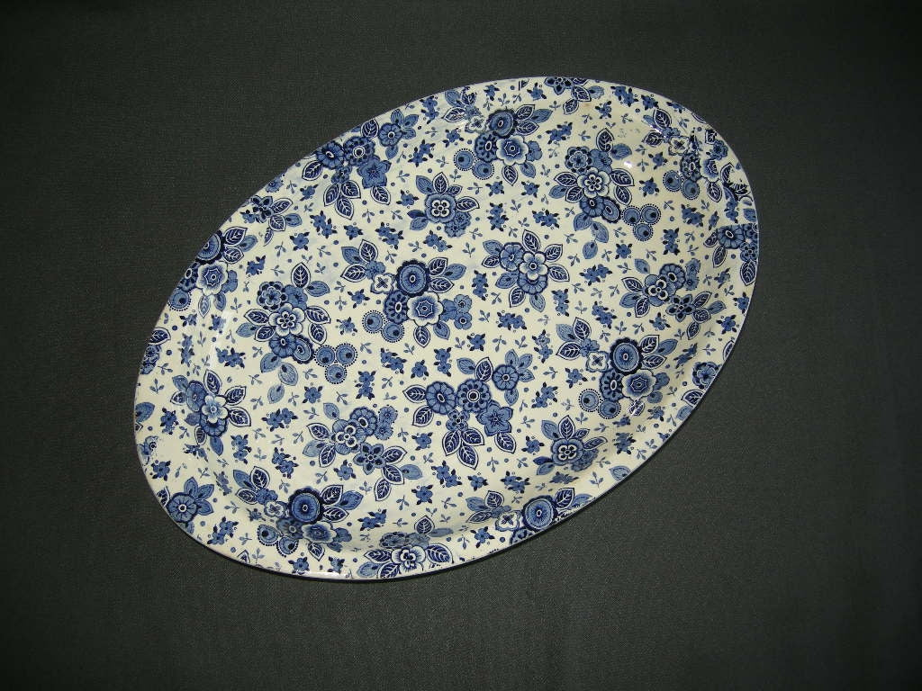 Societe Ceramique Beatrix vleesschaal 34 x 22 x 3,5 cm.