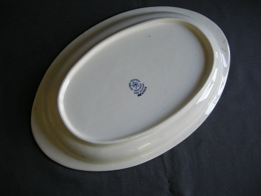 Societe Ceramique Beatrix vleesschaal 34 x 22 x 3,5 cm.