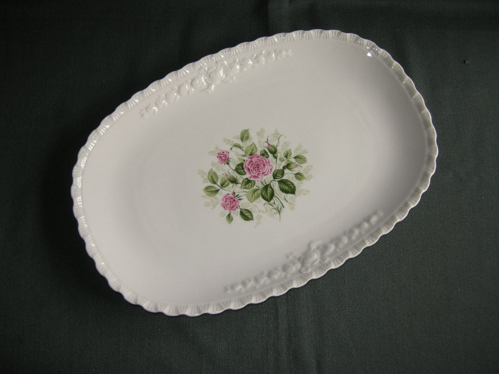 Hütschenreuther Porcelaine Rose decor kleine rozen vleesschaal 38,5 x 26 cm.