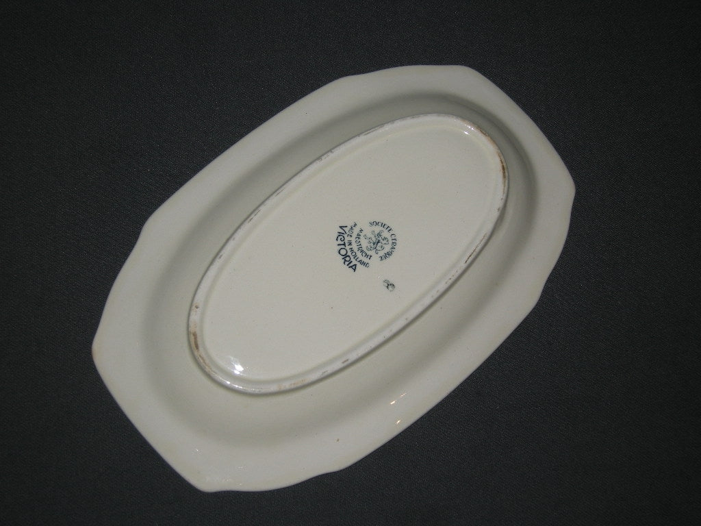 Societe Ceramique Victoria petrol vleesschaaltje 24 x 15,5 cm. met kleine beschadiging