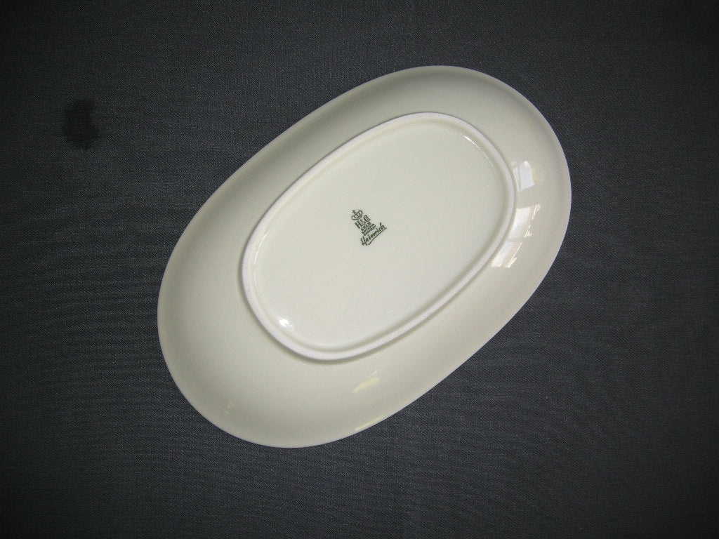 Heinrich Anmut 16438 roomwit met goudkleurig randje vleesschaaltje 23,5 x 14,5 cm.