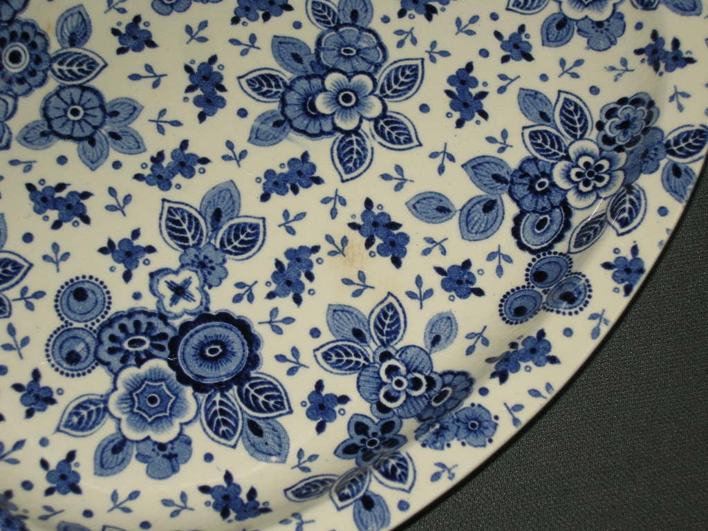 Societe Ceramique Beatrix presenteerschaaltje met rand 25 x 16 x 2 cm.