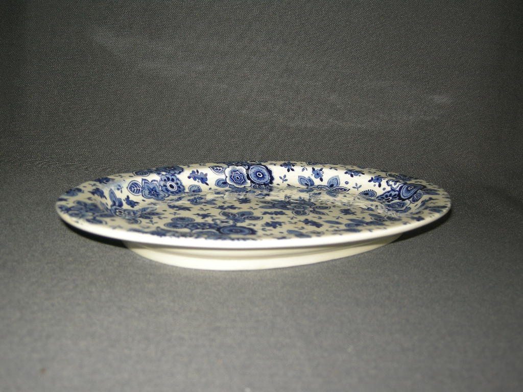Societe Ceramique Beatrix presenteerschaaltje met rand 25 x 16 x 2 cm.
