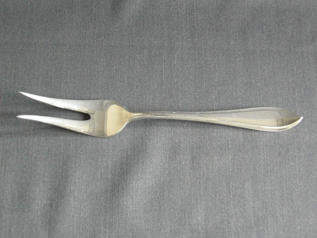 Keltum verzilverd P8 puntfilet vleesvork 22 cm.