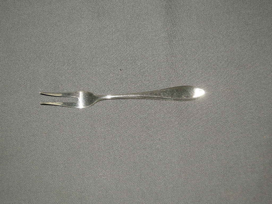 Keltum verzilverd P8 puntfilet vleesvorkje 13 cm.