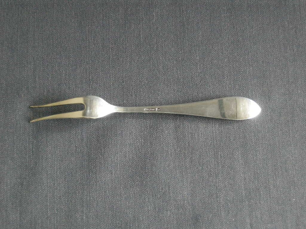 Keltum verzilverd P8 puntfilet vleesvorkje 16 cm.