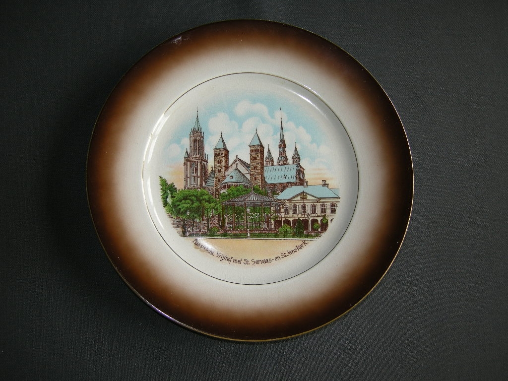 decor 1675 met bruine rand