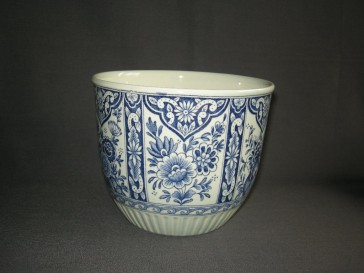 Petrus Regout Delfts 001. bloempot M18