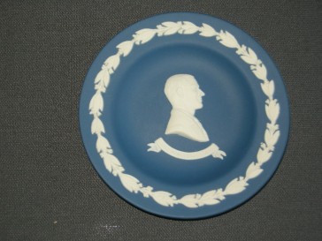 Wedgwood Jasperware Royal Blue bordje H.R.H. Duke of Edinburgh