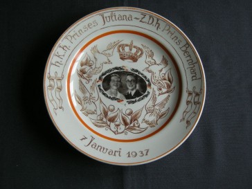 Koninklijk Huis 002. Petrus Regout wandbord Juliana Bernhard