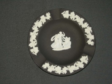 Wedgwood Jasperware zwart - wit 003. asbakje