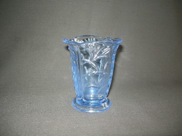 Gebruikt glas lichtblauw glas 003. vaasje