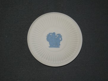 Wedgwood Jasperware wit - blauw 004. petit-four bordje