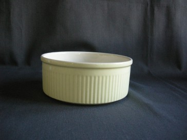 Petrus Regout parafeu geel 006. souffleschaal O16 cm.