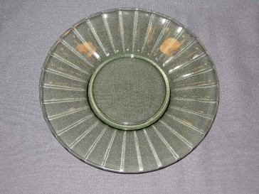 glas - kristal donkergroen 008. bord O20 cm.