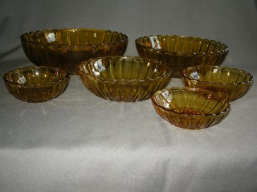 gebruikt glas - kristal geel 008. 6-delige set nestschalen