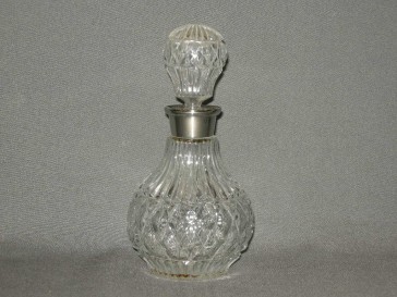 Gebruikt glas / kristal karafje rond bol rvs hals