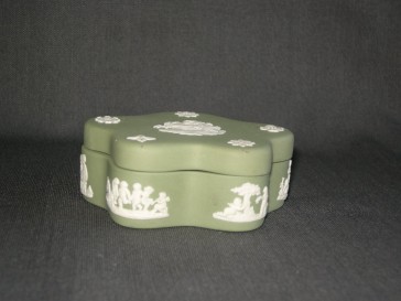 Wedgwood Jasperware groen 011. dekseldoosje