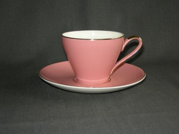 Petrus Regout / Royal Sphinx pastel rose 011. kop & schotel met goudkleurige rand