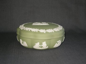 Wedgwood Jasperware groen 012. dekseldoosje