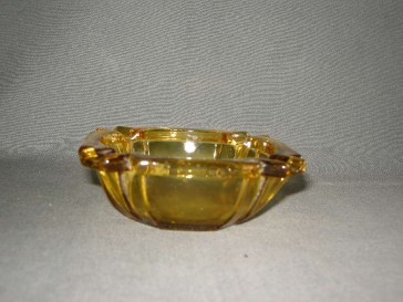 gebruikt glas - kristal geel 014. asbak