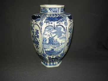 Boch Delfts 014. 6-hoekige vaas