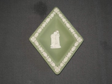 Wedgwood Jasperware groen 018. schaaltje ruit