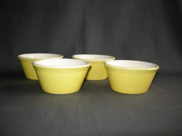 Villeroy & Boch fel geel 022. 4 souffleschaaltjes met afbeelding bodem