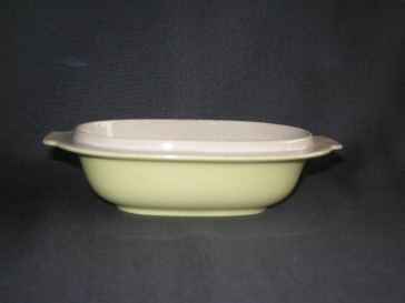 Petrus Regout pastel geel 030. onderkant botervloot