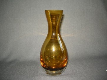 gebruikt glas - kristal geel 037. vaasje / karaf