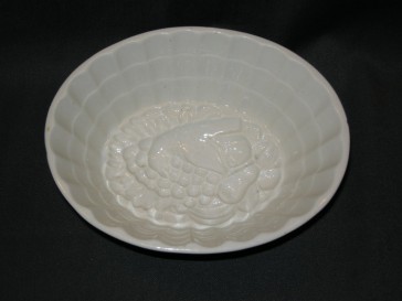 diverse puddingvormen 043. Societé Ceramique fruit 20 x 16,5 x 8,5 cm.