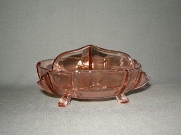Gebruikt glas - kristal rose 096. 3-vakschaal op pootjes