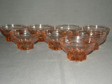 Gebruikt glas - kristal rose 109. 9 schaaltjes