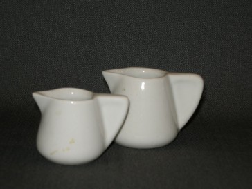 Petrus Regout wit 020. roomkannetjes
