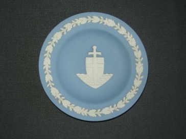 Wedgwood Jasperware blauw 038. bordje O11 cm. schild zwaard water