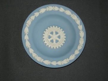 Wedgwood Jasperware blauw 039. bordje O11,3 cm. Rotary international