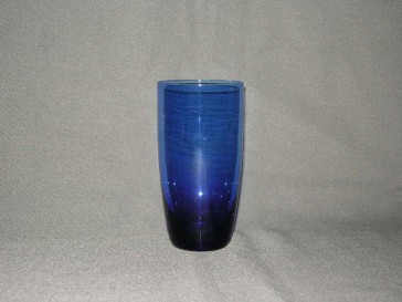 gekleurd glas 003 a  beker, doorsnee 7 cm., donkerblauw