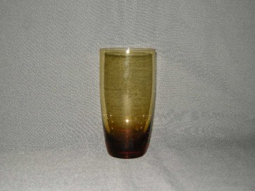 gekleurd glas 3.b  beker, doorsnee 7 cm., okergeel