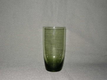 gekleurd glas 3.c  beker, doorsnee 7 cm., lichtgroen