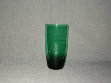 gekleurd glas 3.d  beker, doorsnee 7 cm., donkergroen