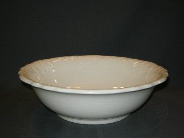 Petrus Regout wit 041. schaal met reliefrand O25,5 cm.