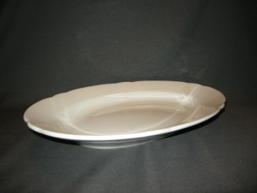 Petrus Regout wit 046. vleesschaal 34 cm.