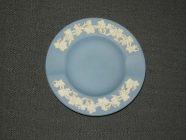 Wedgwood Jasperware blauw 054. asbakje O9,3 cm.