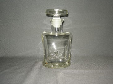 Gebruikt glas / kristal karaf met "deuken"