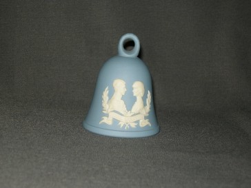 Wedgwood Jasperware blauw 059. belletje Royal Wedding July 1981