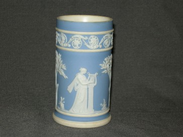 Wedgwood Jasperware blauw 006. vaasje recht model