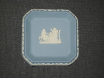 Wedgwood Jasperware blauw 070. vierkant schaaltje